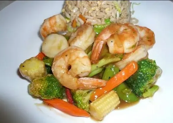 [ESM4] Camaron Salteado con Verduras, Arroz y Papas Fritas